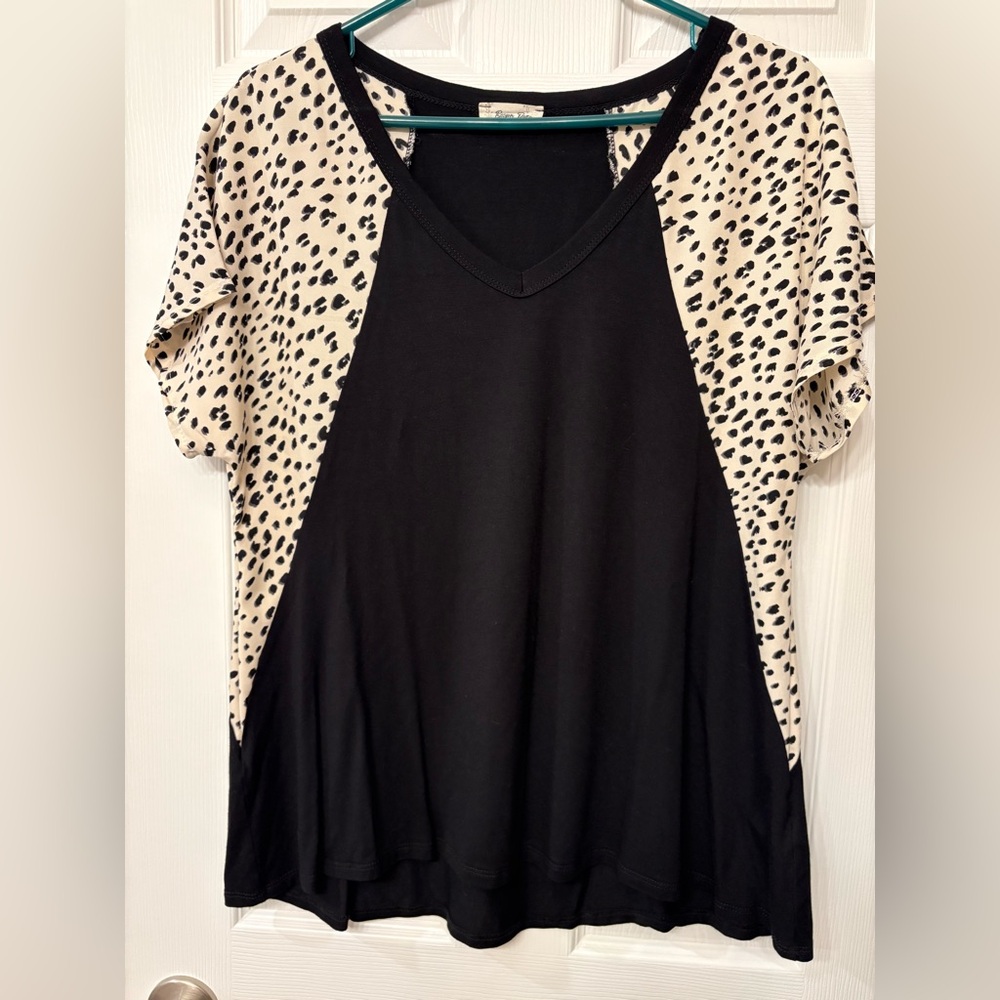 Beeson River Black and Cream Animal Print Short Sleeve Top